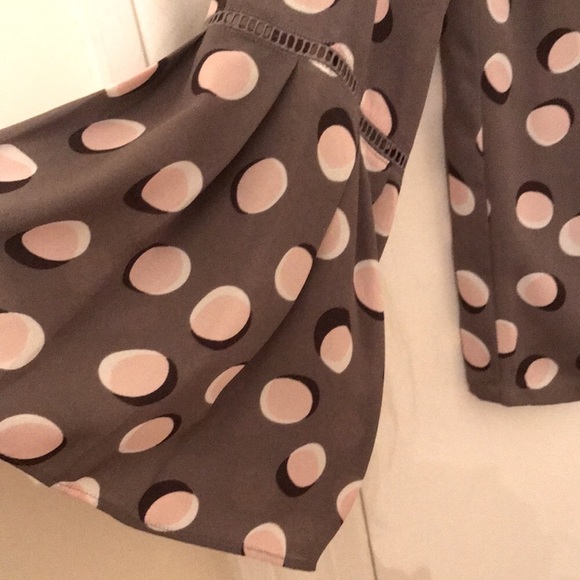 LOFT blouse pink/white/black circles on taupe/wide sleeve SZ S pet/smoke free - Picture 2 of 2